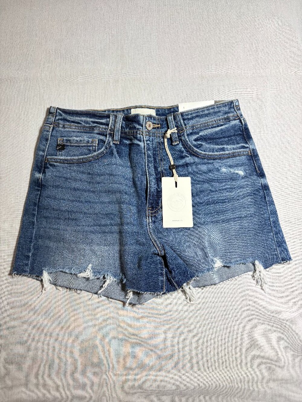 NWT KANCAN Liv High Rise Blue Denim Cut Off Distressed Shorts Size Large KC9439D